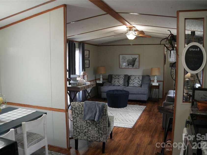 33 Hensley Drive, Asheville, NC 28806.  MLS# CAR4210364, YatesRealty ID 8990. 