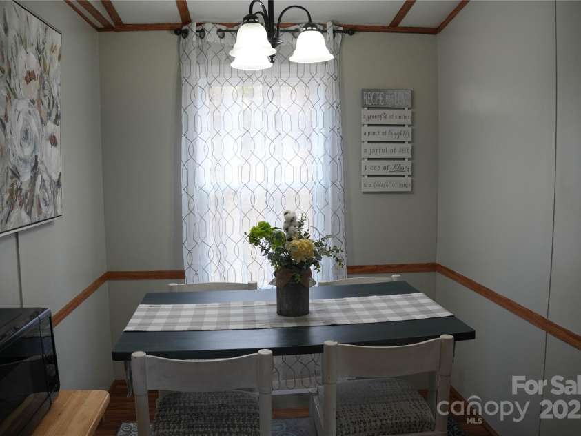 33 Hensley Drive, Asheville, NC 28806.  MLS# CAR4210364, YatesRealty ID 8990. 