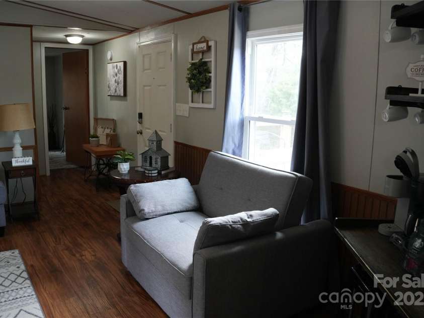 33 Hensley Drive, Asheville, NC 28806.  MLS# CAR4210364, YatesRealty ID 8990. 