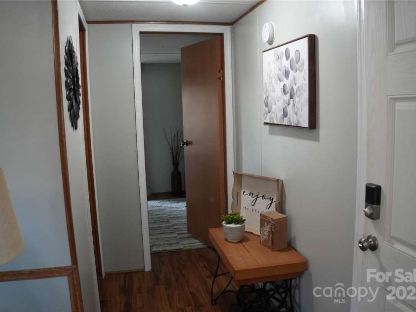 33 Hensley Drive, Asheville, NC 28806.  MLS# CAR4210364, YatesRealty ID 8990. 