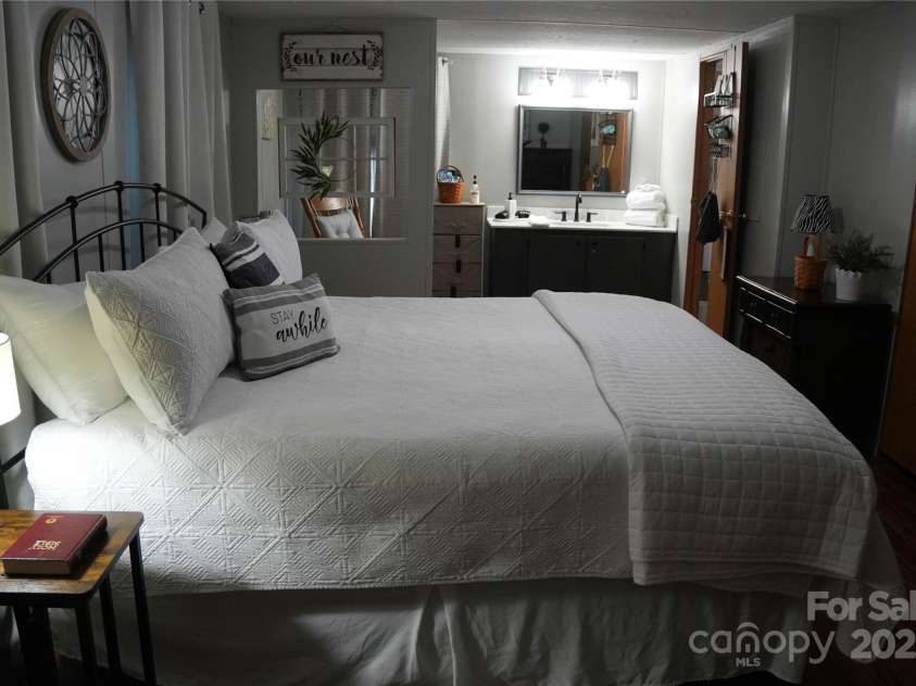 33 Hensley Drive, Asheville, NC 28806.  MLS# CAR4210364, YatesRealty ID 8990. 