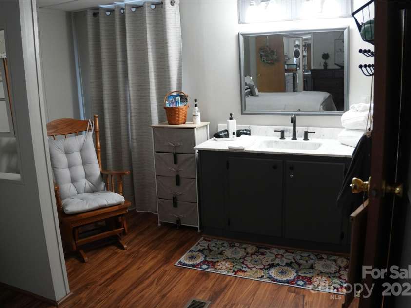 33 Hensley Drive, Asheville, NC 28806.  MLS# CAR4210364, YatesRealty ID 8990. 