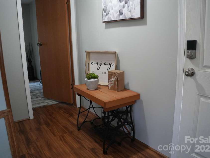 33 Hensley Drive, Asheville, NC 28806.  MLS# CAR4210364, YatesRealty ID 8990. 