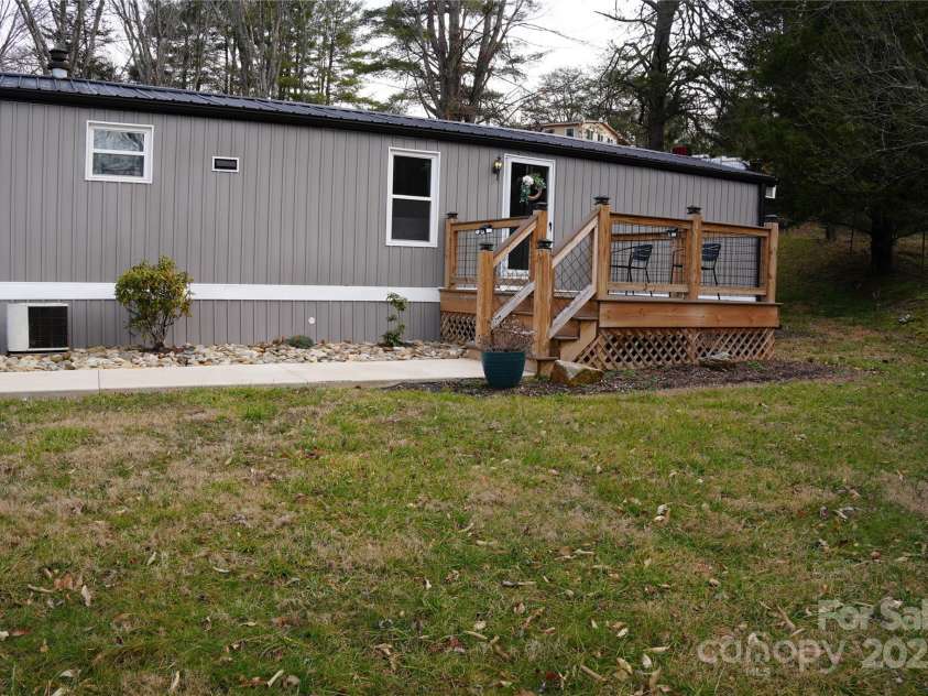 33 Hensley Drive, Asheville, NC 28806.  MLS# CAR4210364, YatesRealty ID 8990. 