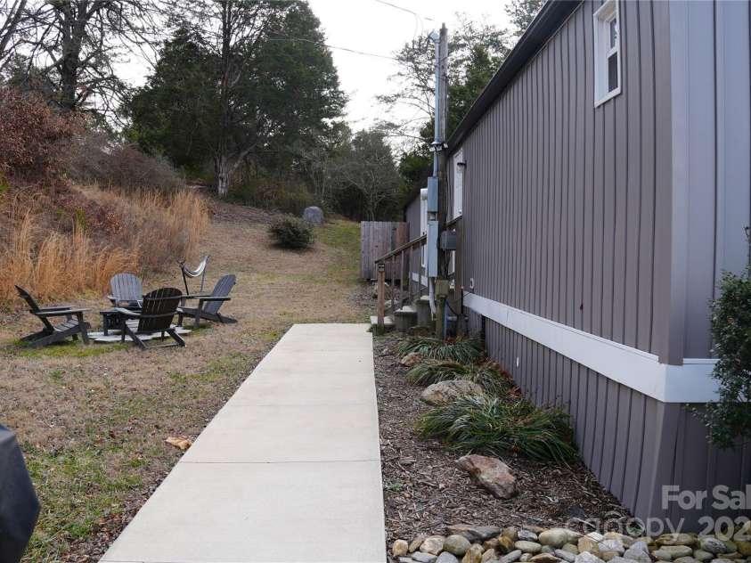 33 Hensley Drive, Asheville, NC 28806.  MLS# CAR4210364, YatesRealty ID 8990. 