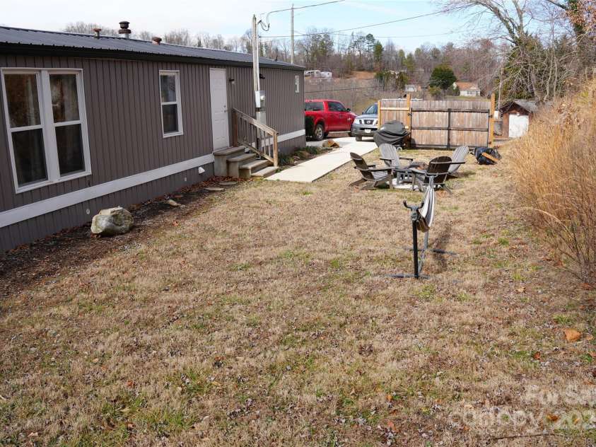 33 Hensley Drive, Asheville, NC 28806.  MLS# CAR4210364, YatesRealty ID 8990. 