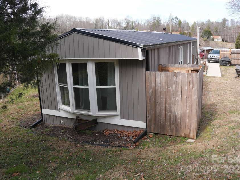 33 Hensley Drive, Asheville, NC 28806.  MLS# CAR4210364, YatesRealty ID 8990. 