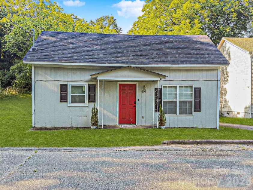 409 Norment Avenue, Gastonia, NC 28052.  MLS# CAR4366124, YatesRealty ID 8991. 
