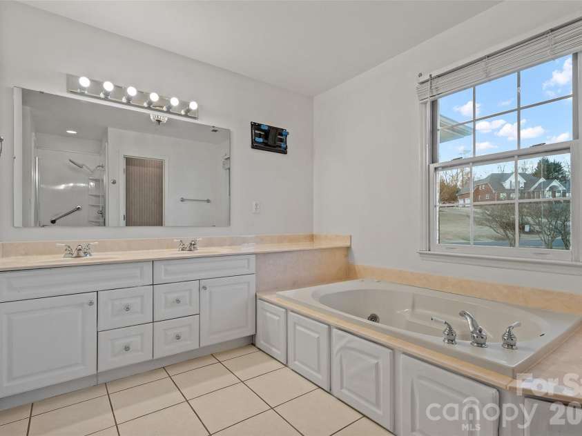307 Cross Creek Drive, Cherryville, NC 28021.  MLS# CAR4335471, YatesRealty ID 8992. 