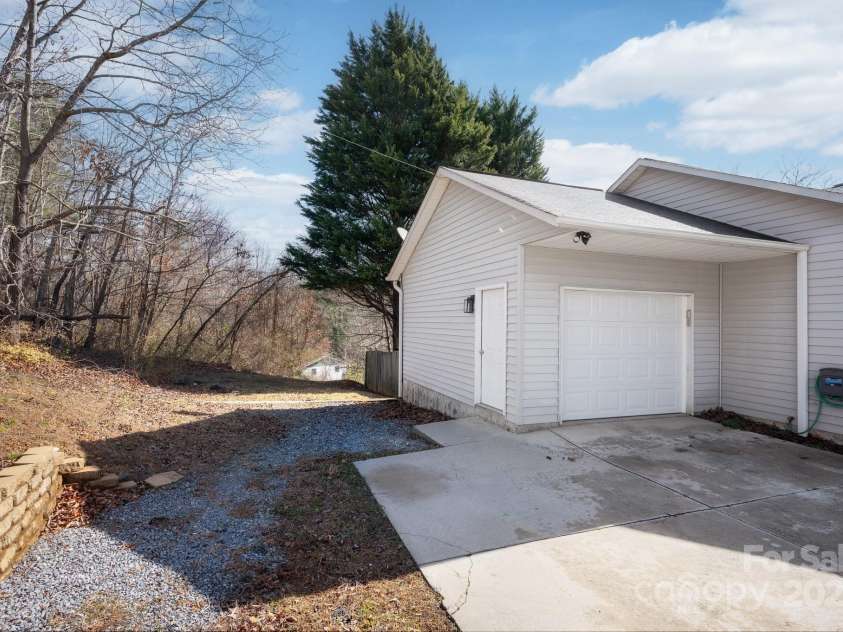5 Rash Road, Asheville, NC 28806.  MLS# CAR4232362, YatesRealty ID 8992. Plenty of Parking