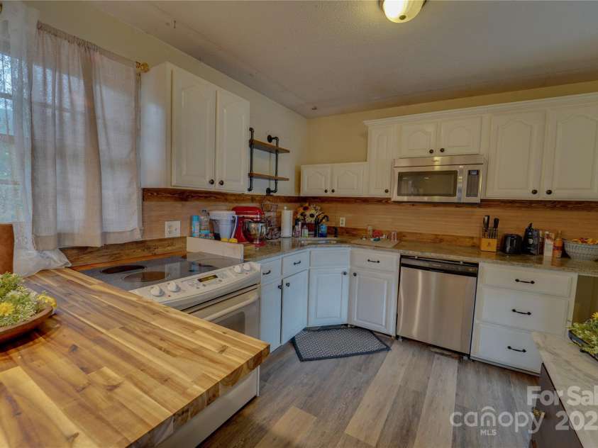 1 Virginia Lane, Cullowhee, NC 28723.  MLS# CAR4238066, YatesRealty ID 8994. Kitchen