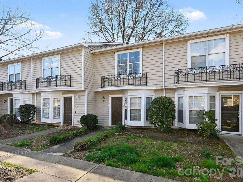 203 Heritage Parkway, Fort Mill, SC 29715.  MLS# CAR4358088, YatesRealty ID 8994. 