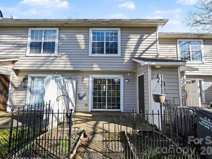 203 Heritage Parkway, Fort Mill, SC 29715.  MLS# CAR4358088, YatesRealty ID 8994. 
