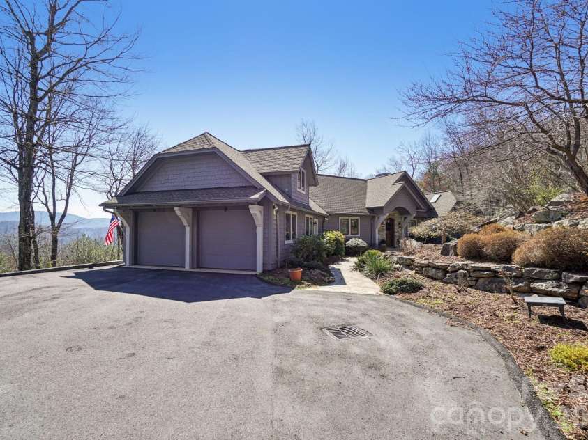 133 Falls Summit Road, Hendersonville, NC 28739.  MLS# CAR4356155, YatesRealty ID 8995. 