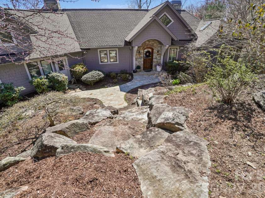 133 Falls Summit Road, Hendersonville, NC 28739.  MLS# CAR4356155, YatesRealty ID 8995. 