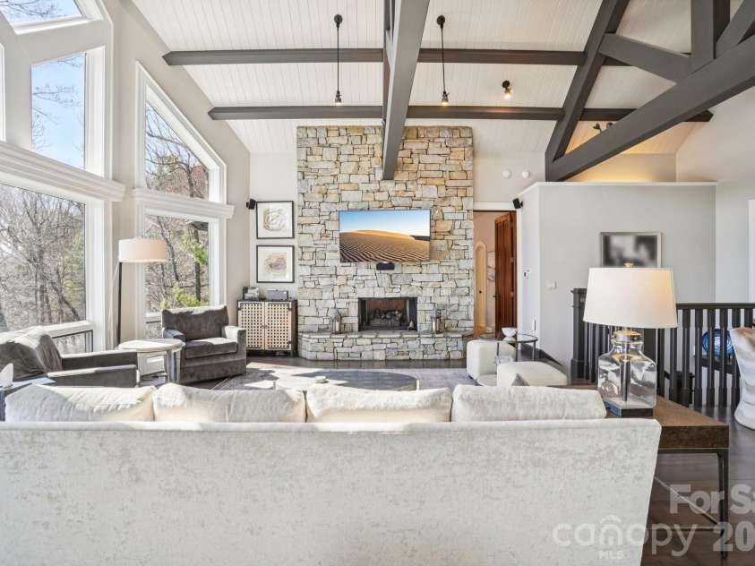 133 Falls Summit Road, Hendersonville, NC 28739.  MLS# CAR4356155, YatesRealty ID 8995. 