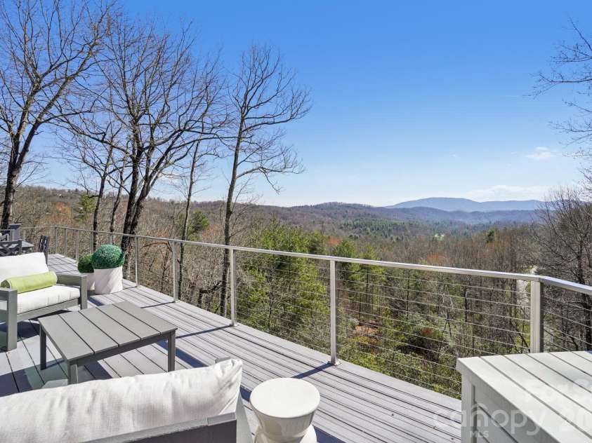 133 Falls Summit Road, Hendersonville, NC 28739.  MLS# CAR4356155, YatesRealty ID 8995. 