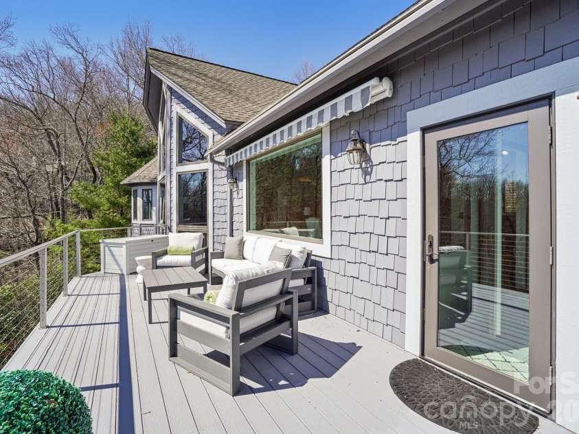 133 Falls Summit Road, Hendersonville, NC 28739.  MLS# CAR4356155, YatesRealty ID 8995. 