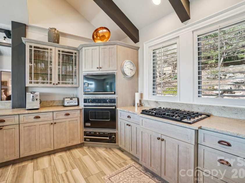 133 Falls Summit Road, Hendersonville, NC 28739.  MLS# CAR4356155, YatesRealty ID 8995. 