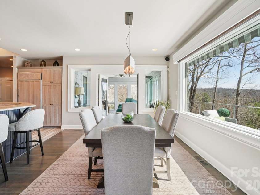 133 Falls Summit Road, Hendersonville, NC 28739.  MLS# CAR4356155, YatesRealty ID 8995. 