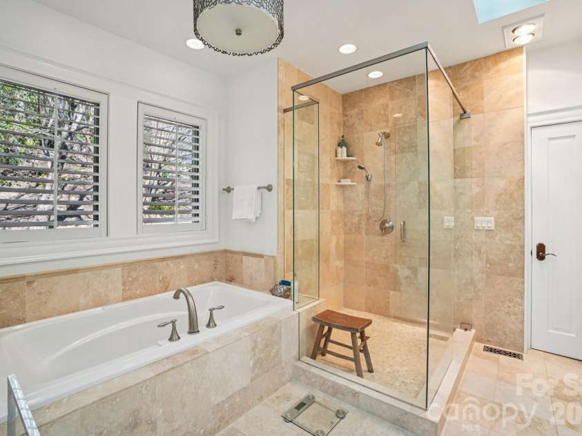 133 Falls Summit Road, Hendersonville, NC 28739.  MLS# CAR4356155, YatesRealty ID 8995. 