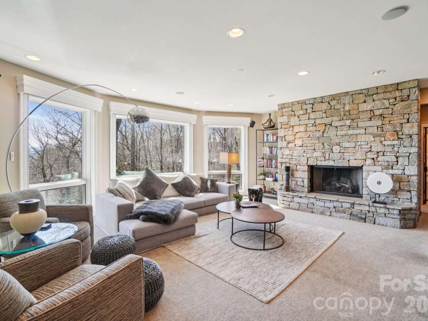 133 Falls Summit Road, Hendersonville, NC 28739.  MLS# CAR4356155, YatesRealty ID 8995. 