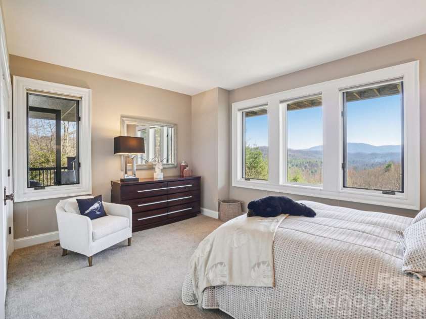 133 Falls Summit Road, Hendersonville, NC 28739.  MLS# CAR4356155, YatesRealty ID 8995. 