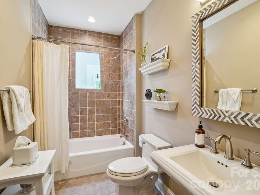 133 Falls Summit Road, Hendersonville, NC 28739.  MLS# CAR4356155, YatesRealty ID 8995. 