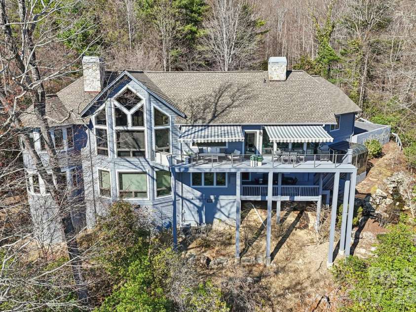 133 Falls Summit Road, Hendersonville, NC 28739.  MLS# CAR4356155, YatesRealty ID 8995. 