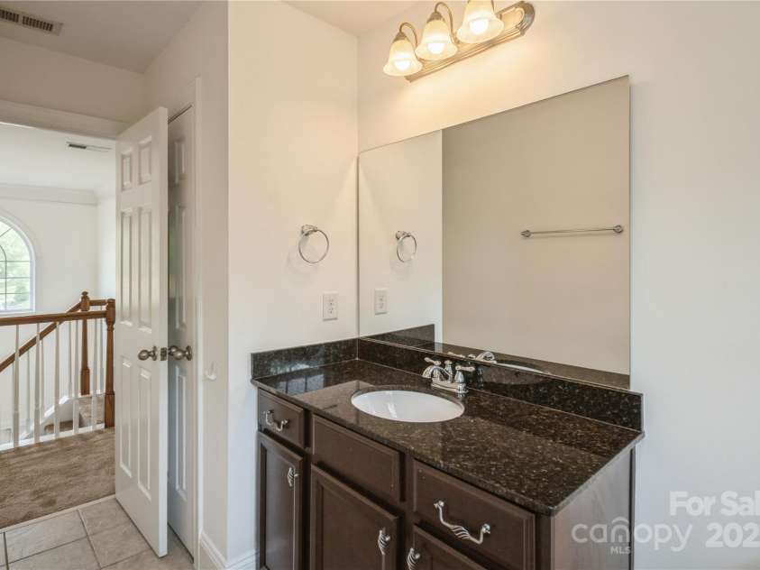 4015 Amber Leigh Way Drive, Charlotte, NC 28269.  MLS# CAR4251417, YatesRealty ID 8995. 3rd Bathroom