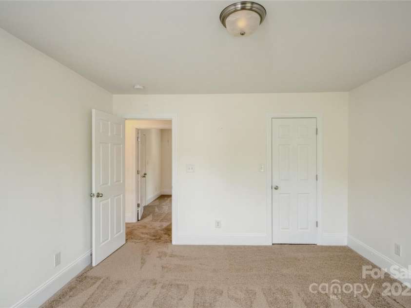 4015 Amber Leigh Way Drive, Charlotte, NC 28269.  MLS# CAR4251417, YatesRealty ID 8995. 