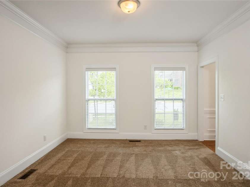 4015 Amber Leigh Way Drive, Charlotte, NC 28269.  MLS# CAR4251417, YatesRealty ID 8995. Living Room