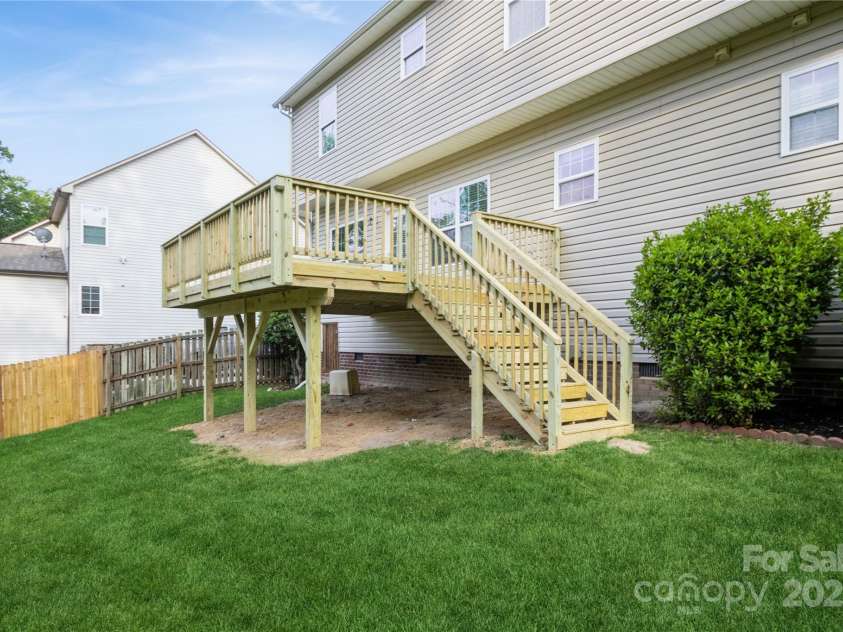 4015 Amber Leigh Way Drive, Charlotte, NC 28269.  MLS# CAR4251417, YatesRealty ID 8995. Spacious backyard,  elevated deck, and well-maintained landscaping.