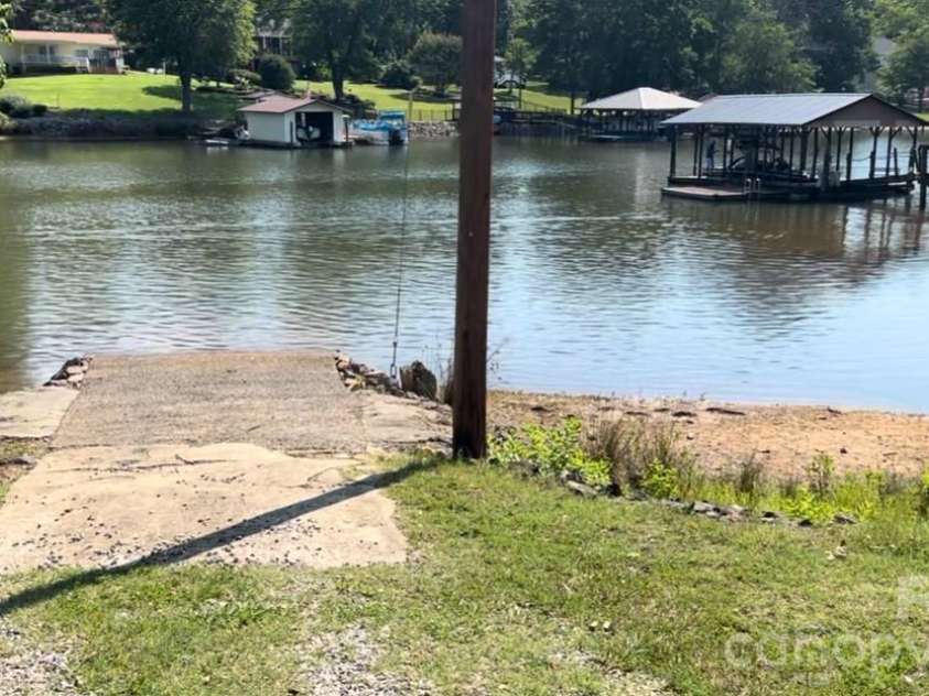 4243 Candlewood Drive, Sherrills Ford, NC 28673.  MLS# CAR4217844, YatesRealty ID 8996. Lake Access