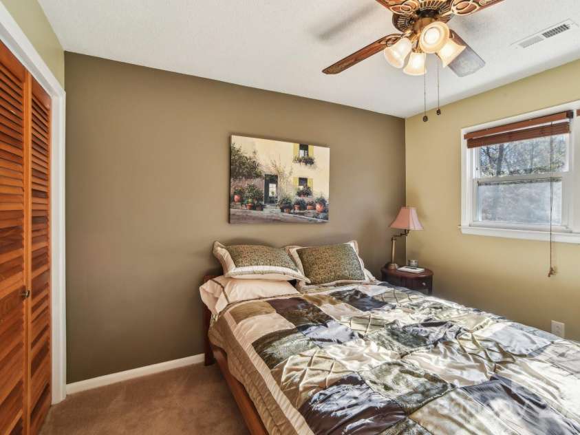 76 Royal Knoll Drive, Hendersonville, NC 28739.  MLS# CAR4223779, YatesRealty ID 8997. 