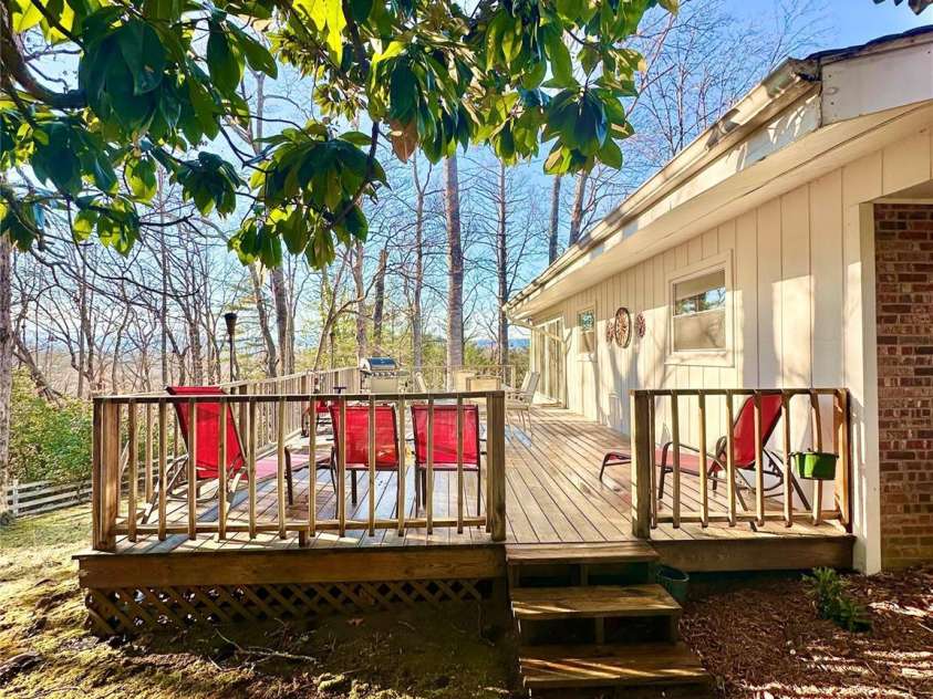 76 Royal Knoll Drive, Hendersonville, NC 28739.  MLS# CAR4223779, YatesRealty ID 8997. 