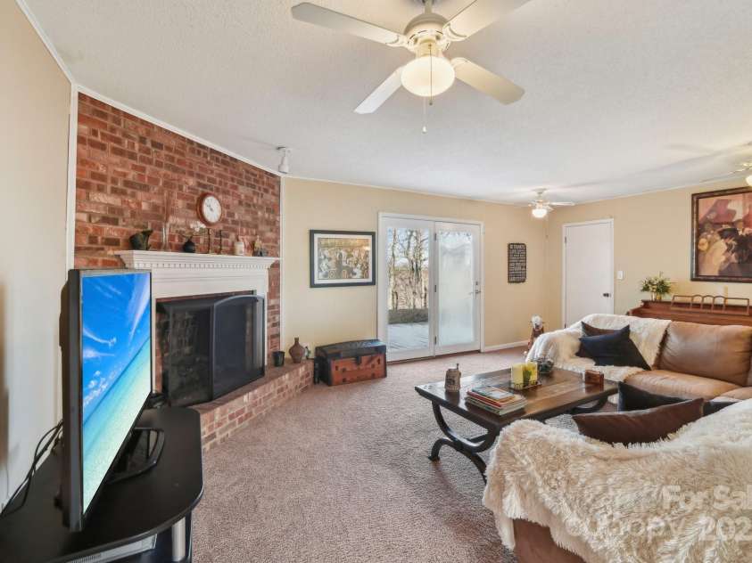 76 Royal Knoll Drive, Hendersonville, NC 28739.  MLS# CAR4223779, YatesRealty ID 8997. Rec room