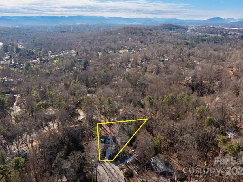 17 Mayfair Place, Arden, NC 28704.  MLS# CAR4171506, YatesRealty ID 8998. 