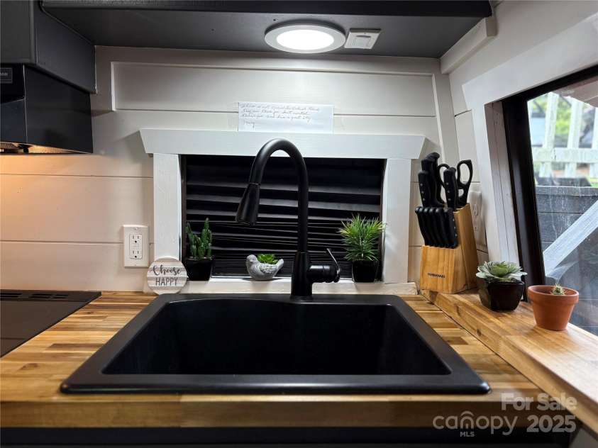 162 Dogwood Circle, New London, NC 28127.  MLS# CAR4300396, YatesRealty ID 9. 