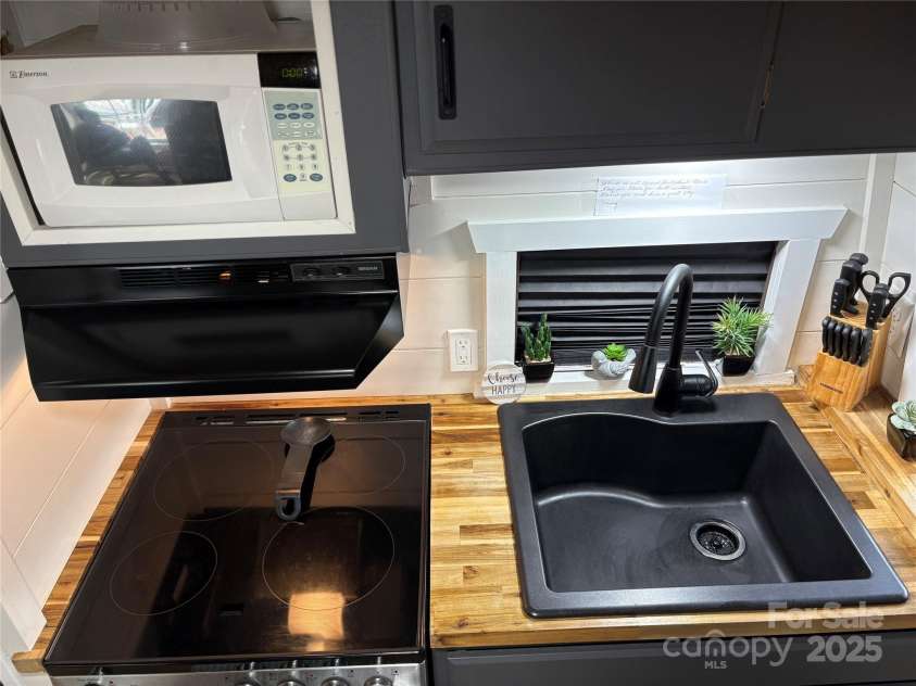 162 Dogwood Circle, New London, NC 28127.  MLS# CAR4300396, YatesRealty ID 9. 