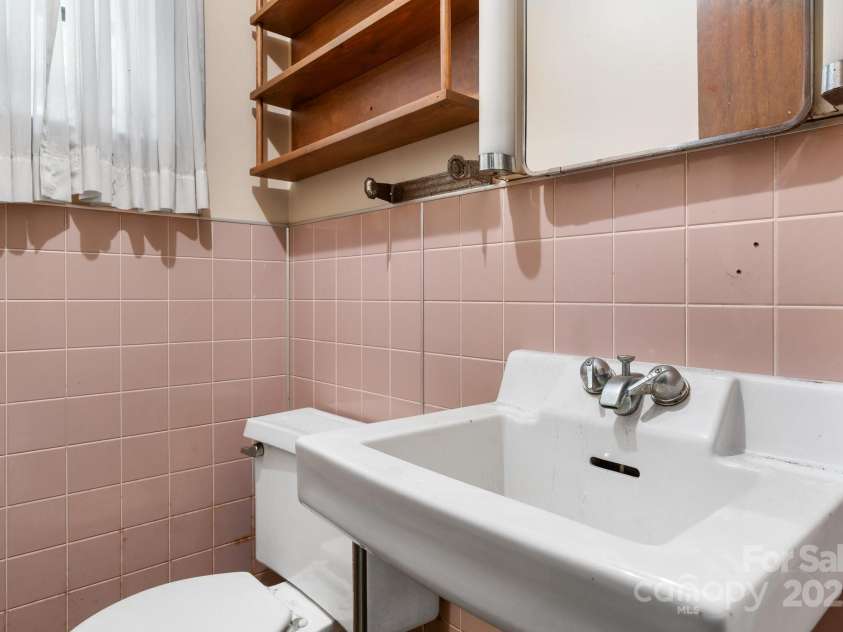 4002 Hickory Boulevard, Granite Falls, NC 28630.  MLS# CAR4265379, YatesRealty ID 900. 1/2 Bath - Salon