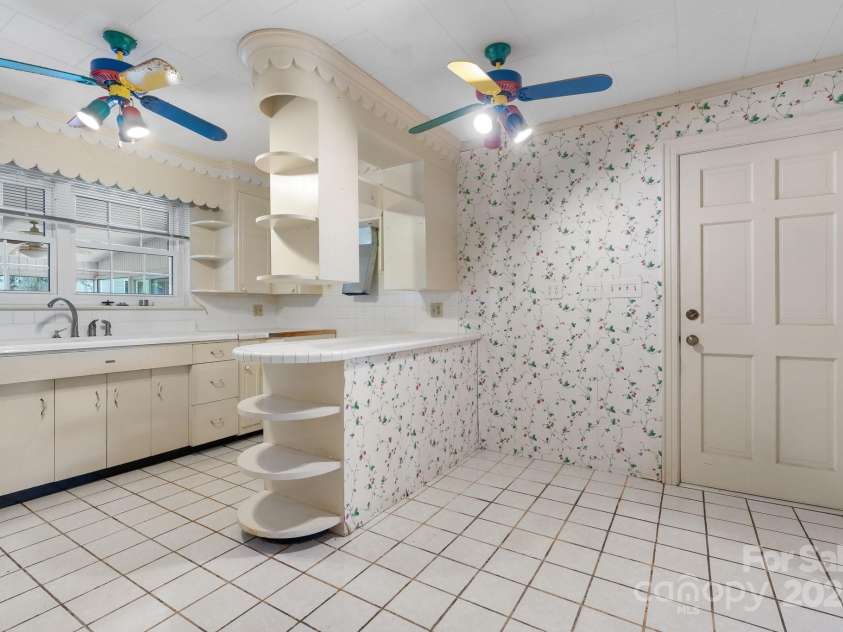 4002 Hickory Boulevard, Granite Falls, NC 28630.  MLS# CAR4265379, YatesRealty ID 900. 