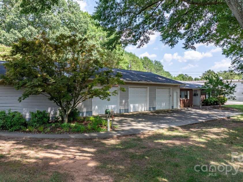 4002 Hickory Boulevard, Granite Falls, NC 28630.  MLS# CAR4265379, YatesRealty ID 900. Detached Garage