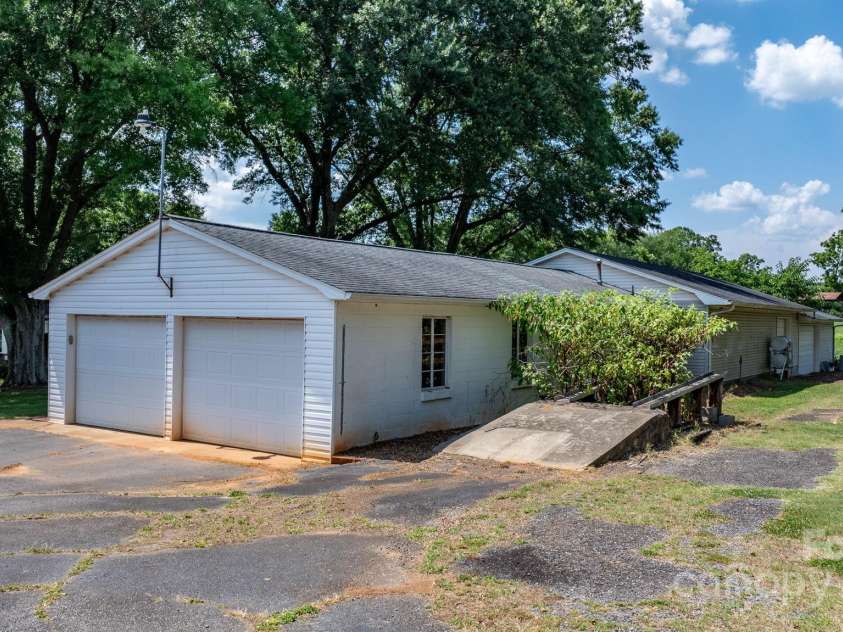 4002 Hickory Boulevard, Granite Falls, NC 28630.  MLS# CAR4265379, YatesRealty ID 900.  End Bays and Car Ramp