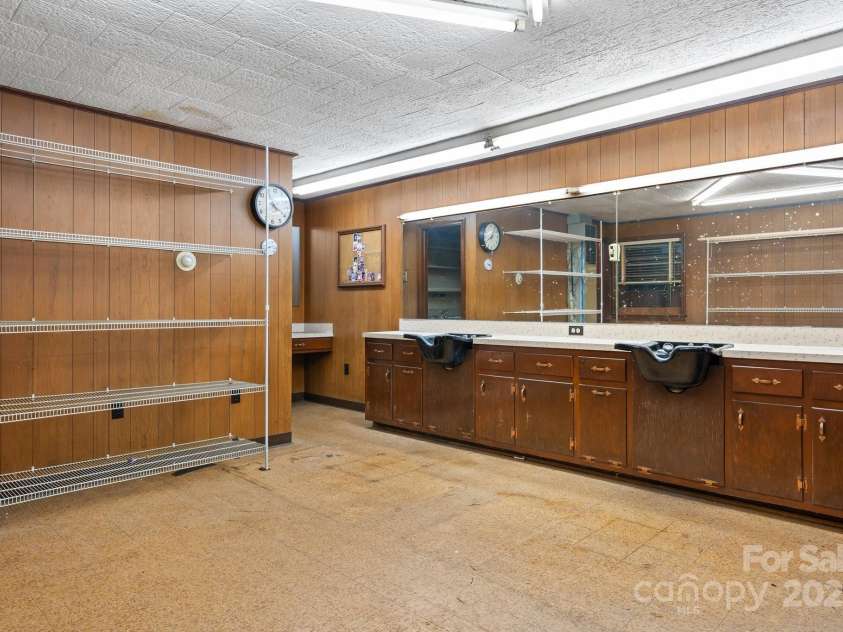 4002 Hickory Boulevard, Granite Falls, NC 28630.  MLS# CAR4265379, YatesRealty ID 900. Heated Garage Space - Salon