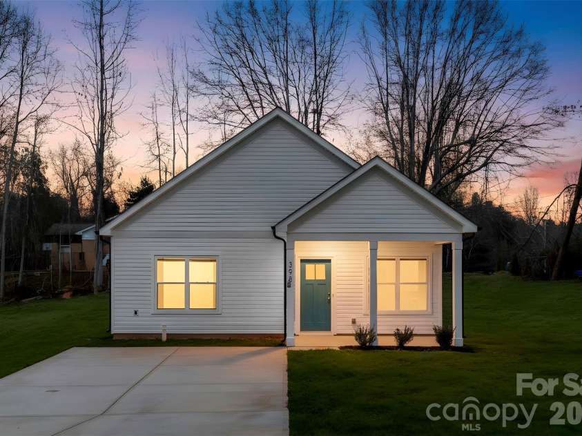 398 Brice Street, Kings Mountain, NC 28086.  MLS# CAR4345960, YatesRealty ID 9000. 