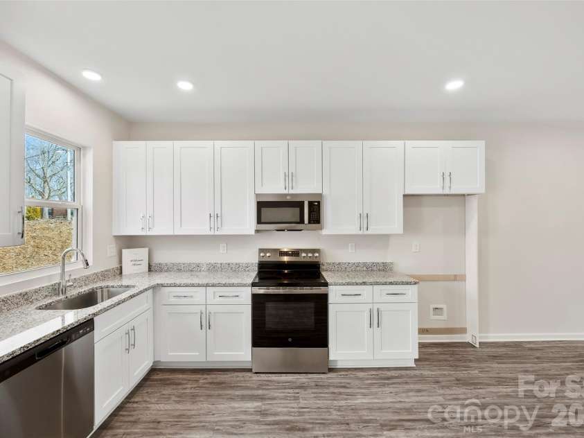 398 Brice Street, Kings Mountain, NC 28086.  MLS# CAR4345960, YatesRealty ID 9000. 
