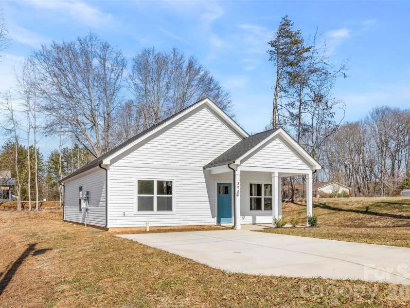 398 Brice Street, Kings Mountain, NC 28086.  MLS# CAR4345960, YatesRealty ID 9000. 