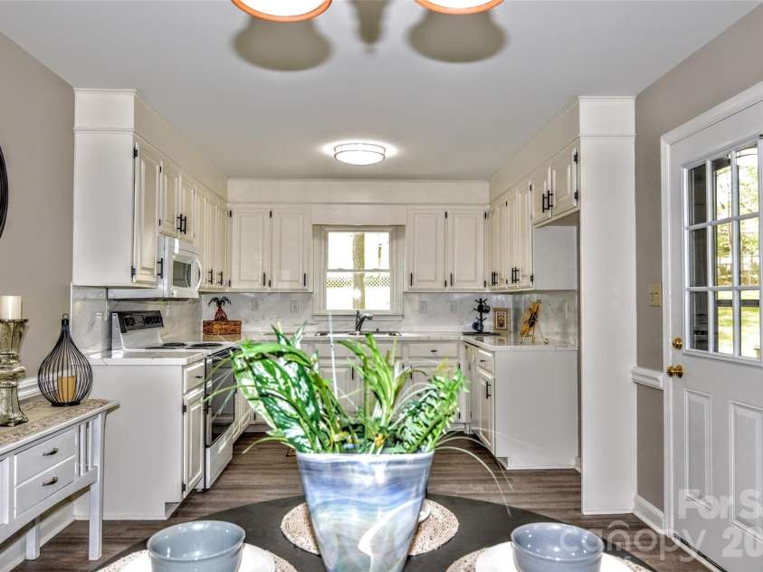 3916 Wonderland Drive, Matthews, NC 28104.  MLS# CAR4365192, YatesRealty ID 9002. 