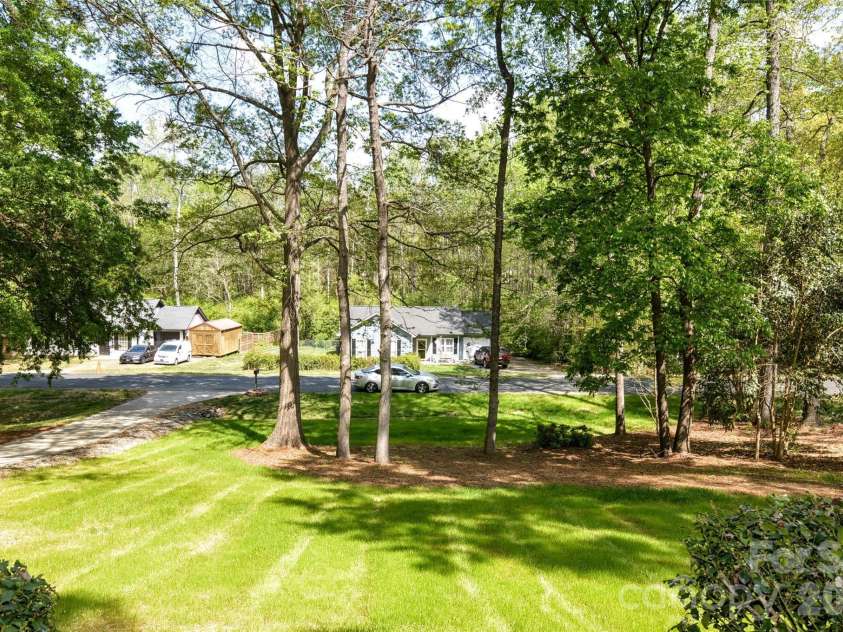 3916 Wonderland Drive, Matthews, NC 28104.  MLS# CAR4365192, YatesRealty ID 9002. Prett front yard 